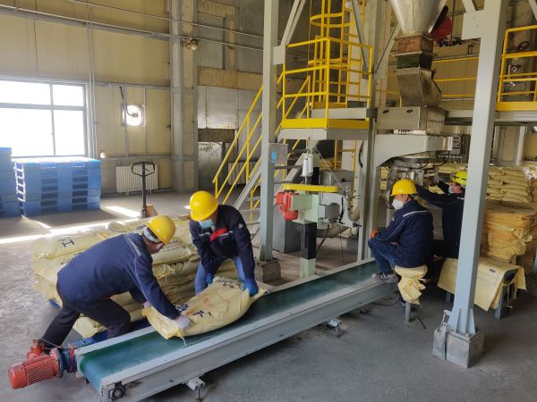 3.14日，制氣車間廣泛開展勞動(dòng)競賽，硫磺造粒工作圖.jpg