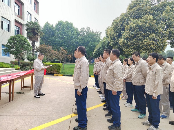 6月3日，計控電儀部部長王文波組織部門員工進(jìn)行安全生產(chǎn)月宣貫活動.jpg