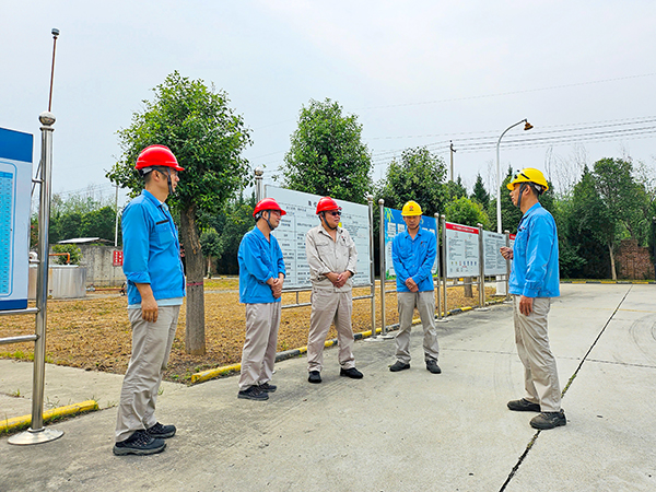 8月16日上午，馬軍忙就公司近期安全工作重點內(nèi)容理解掌握及落實情況對車間各級人員進行抽查.jpg